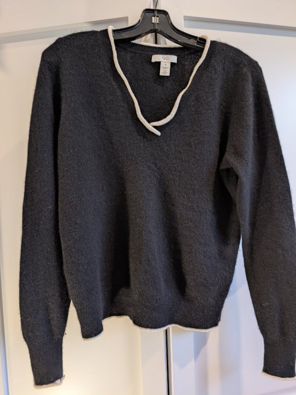 1901 Black/White Cashmere Sweater